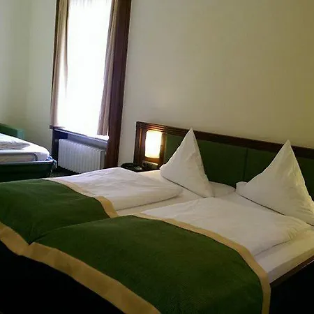 מלון Parkhotel 3*