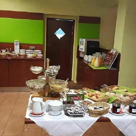 מלון Parkhotel 3*