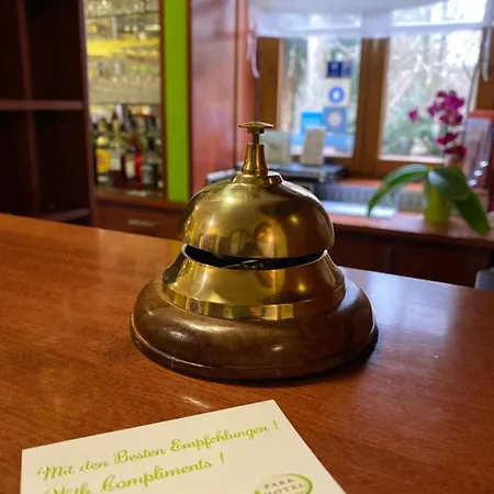 Parkhotel זירנדורף